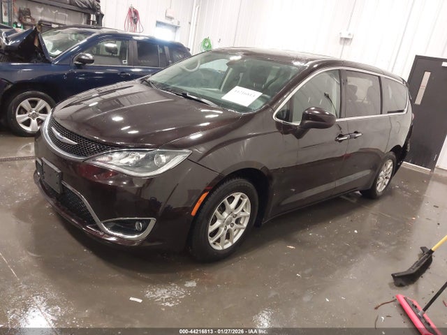 44216813 :رقم المزاد ، 2C4RC1BG2HR837218 vin ، 2017 Chrysler Pacifica Touring Plus مزاد بيع