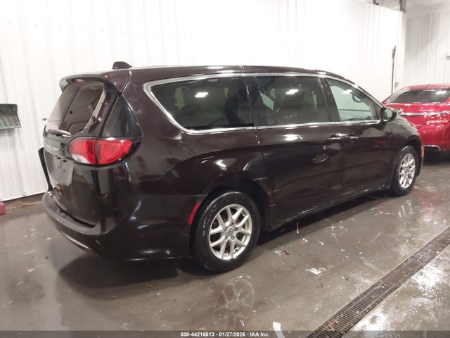 44216813 :رقم المزاد ، 2C4RC1BG2HR837218 vin ، 2017 Chrysler Pacifica Touring Plus مزاد بيع