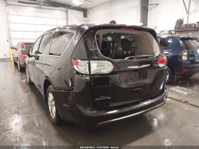 44216813 :رقم المزاد ، 2C4RC1BG2HR837218 vin ، 2017 Chrysler Pacifica Touring Plus مزاد بيع