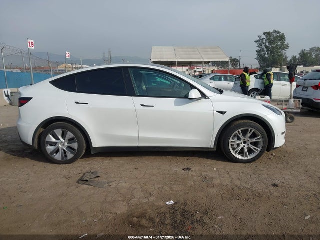 2024 Tesla Model Y Rwd მანქანა იყიდება აუქციონზე, vin: 7SAYGDED9RF085312, აუქციონის ნომერი: 44216874
