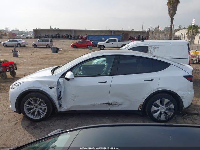 2024 Tesla Model Y Rwd მანქანა იყიდება აუქციონზე, vin: 7SAYGDED9RF085312, აუქციონის ნომერი: 44216874
