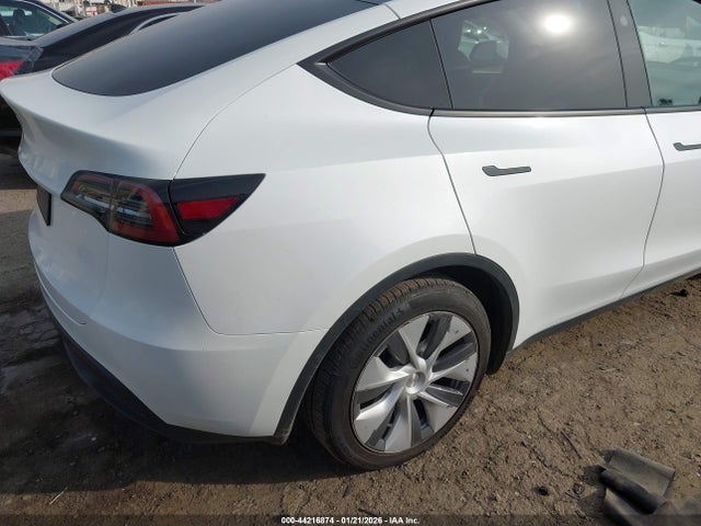 2024 TESLA MODEL Y 7SAYGDED9RF085312 Photo 3