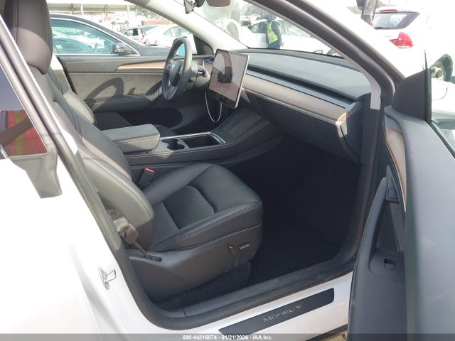 2024 TESLA MODEL Y 7SAYGDED9RF085312 Photo 4