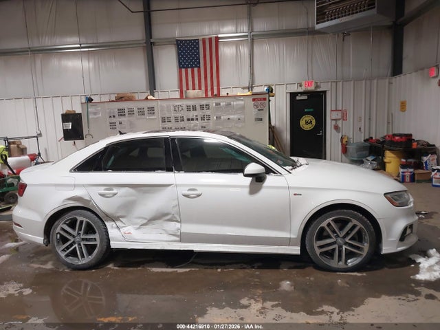 2019 Audi A3 40 Premium მანქანა იყიდება აუქციონზე, vin: WAUGUGFF0K1011243, აუქციონის ნომერი: 44216910