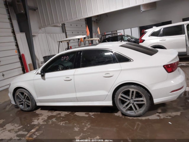 2019 Audi A3 40 Premium მანქანა იყიდება აუქციონზე, vin: WAUGUGFF0K1011243, აუქციონის ნომერი: 44216910