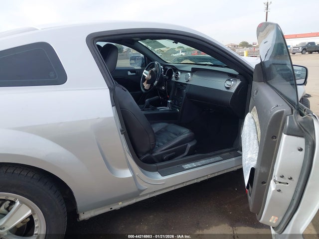 2008 FORD MUSTANG 1ZVHT80N785152731 Photo 4