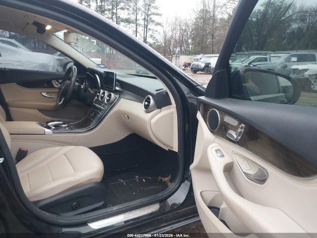 44217066 :رقم المزاد ، 55SWF4JB2FU067031 vin ، 2015 Mercedes-benz C 300 مزاد بيع
