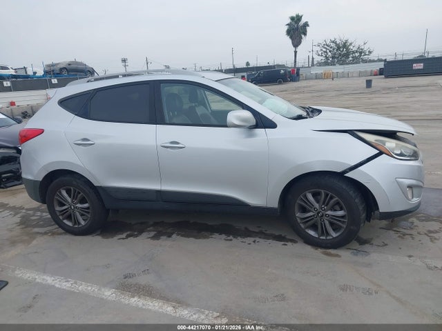 KM8JU3AG4FU963549 Hyundai TUCSON SE