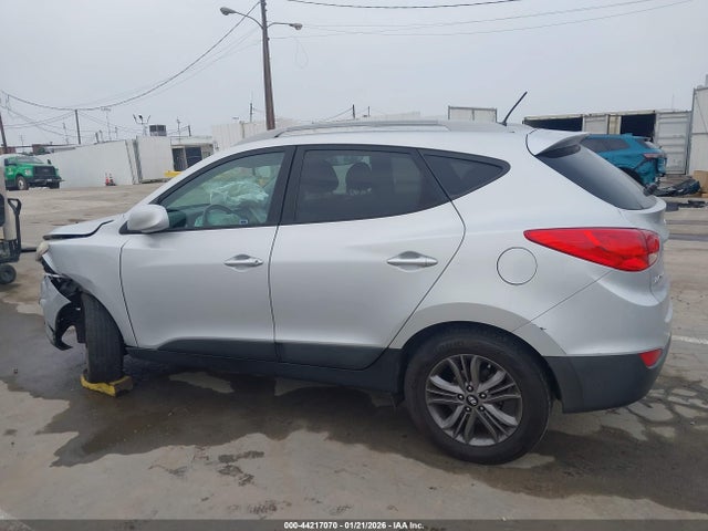 KM8JU3AG4FU963549 Hyundai TUCSON SE