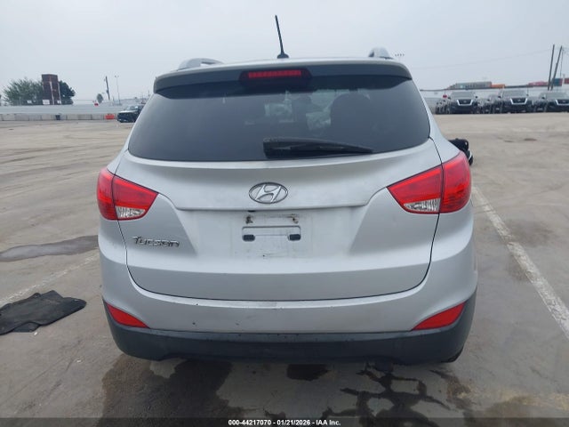 KM8JU3AG4FU963549 Hyundai TUCSON SE