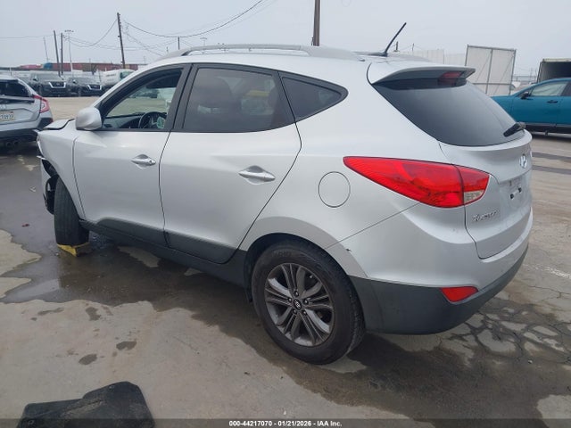 KM8JU3AG4FU963549 Hyundai TUCSON SE