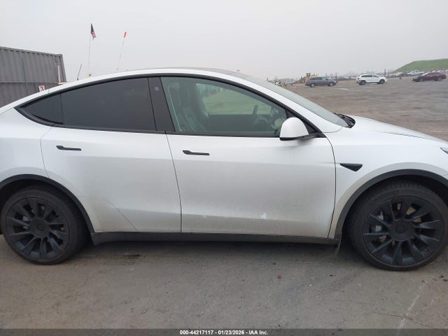 Продаж на аукціоні авто 2021 Tesla Model Y Long Range Dual Motor All-wheel Drive, vin: 5YJYGDEE5MF275753, номер лоту: 44217117