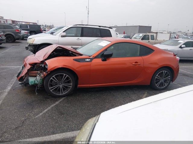 JF1ZNAA14E8709096 Scion Fr-s Monogram