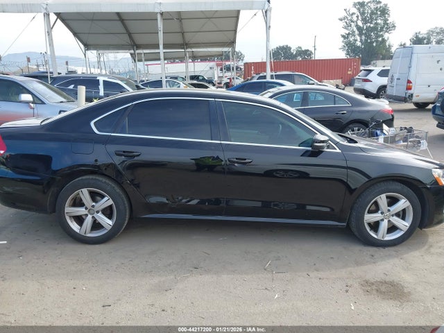 2013 Volkswagen Passat 2.5l Se მანქანა იყიდება აუქციონზე, vin: 1VWBP7A37DC139601, აუქციონის ნომერი: 44217200