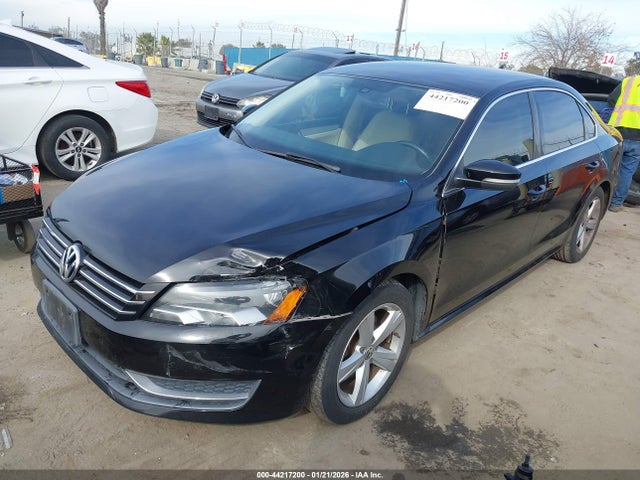 2013 Volkswagen Passat 2.5l Se მანქანა იყიდება აუქციონზე, vin: 1VWBP7A37DC139601, აუქციონის ნომერი: 44217200