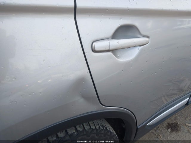 JA4AD3A34KZ035460 Mitsubishi Outlander Se