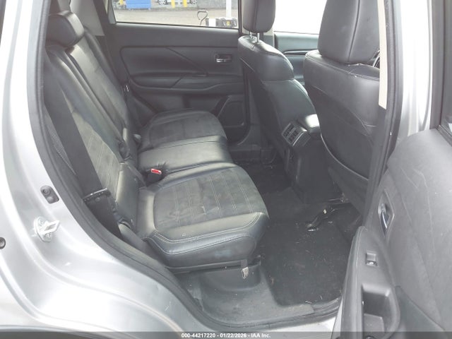 JA4AD3A34KZ035460 Mitsubishi Outlander Se