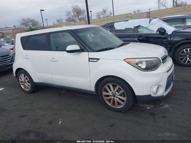 KIA SOUL + 2018 KNDJP3A50J7560038 Image 14