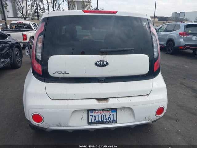 KIA SOUL + 2018 KNDJP3A50J7560038 Image 18
