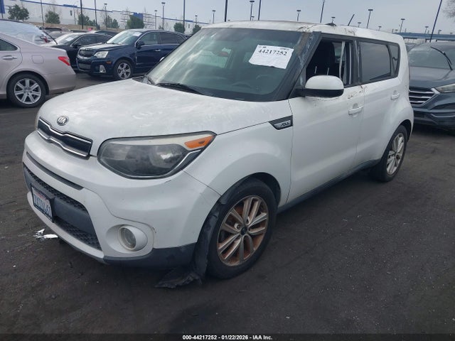 KIA SOUL + 2018 KNDJP3A50J7560038 Image 2