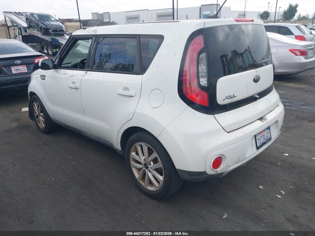 KIA SOUL + 2018 KNDJP3A50J7560038 Image 3