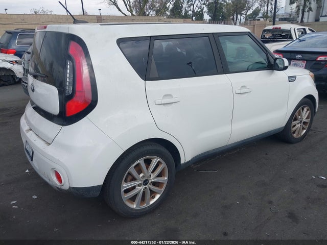 KIA SOUL + 2018 KNDJP3A50J7560038 Image 4
