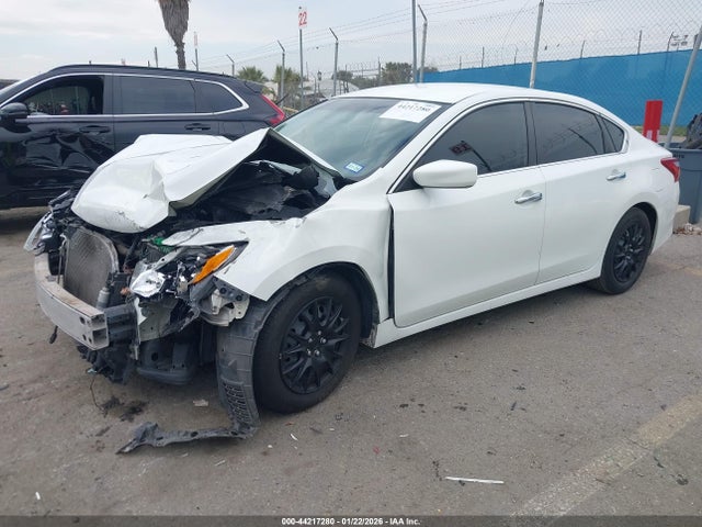 1N4AL3AP8HN332877 Nissan Altima 2.5 S