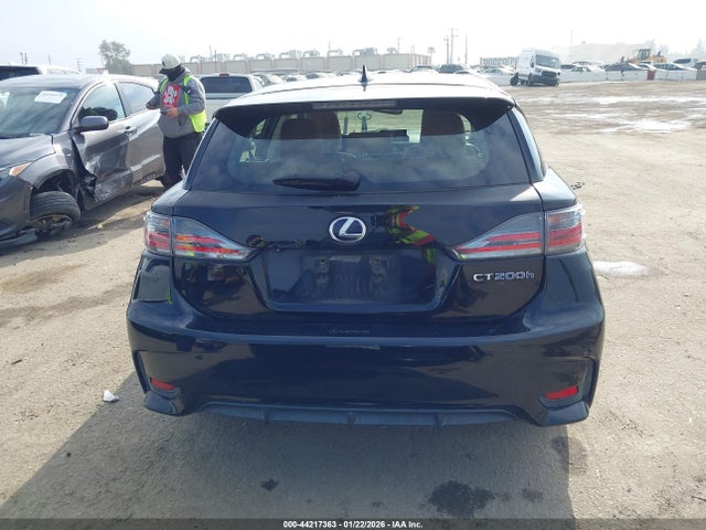 Lexus CT 200H 2014 JTHKD5BH3E2207103 Image 17
