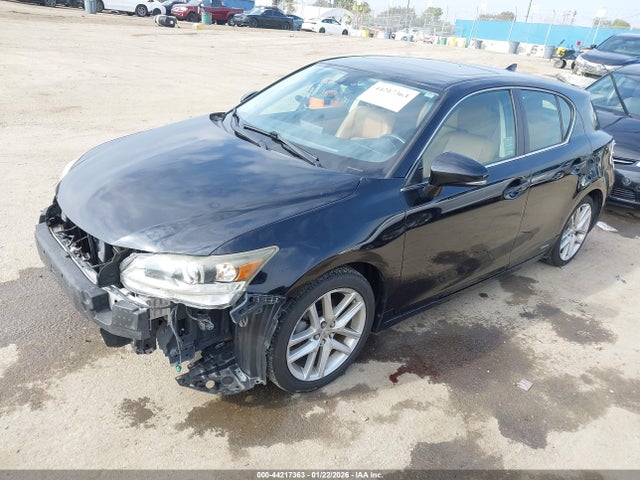 Lexus CT 200H 2014 JTHKD5BH3E2207103 Image 2