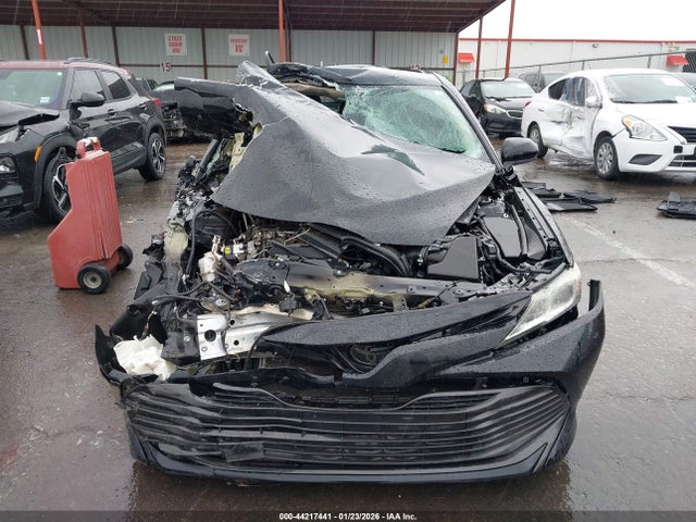 4T1B11HK1JU582326 Toyota CAMRY LE