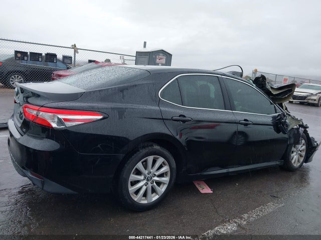 4T1B11HK1JU582326 Toyota CAMRY LE