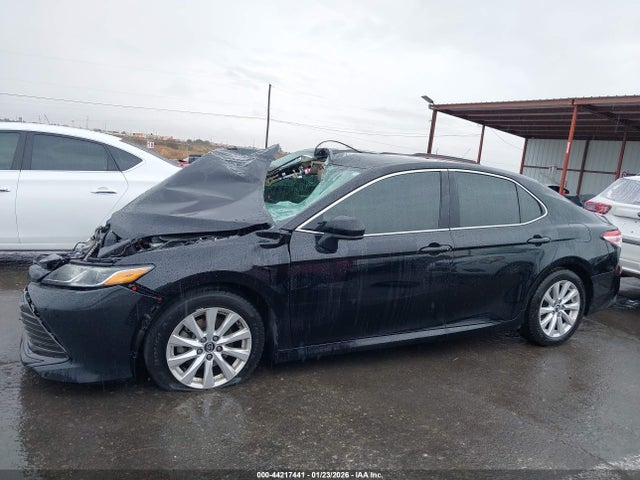 4T1B11HK1JU582326 Toyota CAMRY LE