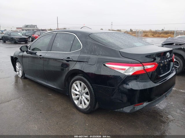4T1B11HK1JU582326 Toyota CAMRY LE