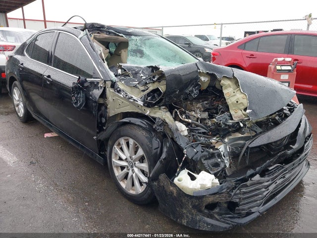 4T1B11HK1JU582326 Toyota CAMRY LE