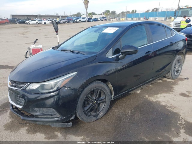 Chevrolet Cruze Lt Auto 2018 1G1BE5SMXJ7149279 Image 2
