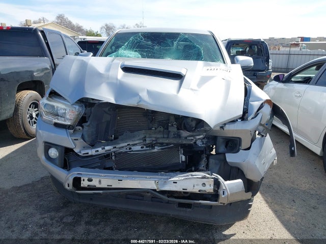 3TMCZ5AN9JM152853 Toyota Tacoma Trd Sport