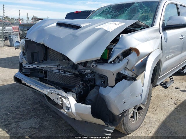 3TMCZ5AN9JM152853 Toyota Tacoma Trd Sport