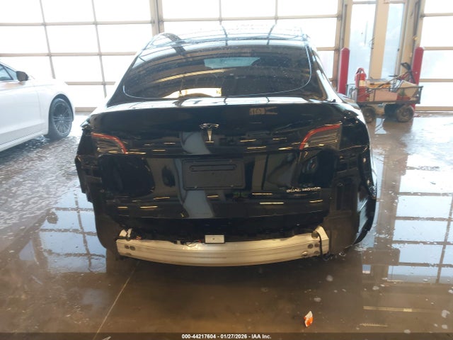Продажа на аукционе авто 2023 Tesla Model Y Awd/long Range Dual Motor All-wheel Drive, vin: 7SAYGAEE4PF770208, номер лота: 44217604