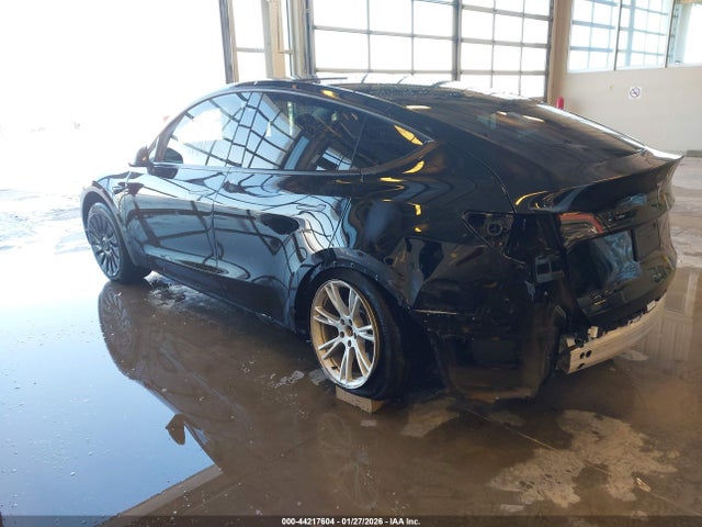 Продажа на аукционе авто 2023 Tesla Model Y Awd/long Range Dual Motor All-wheel Drive, vin: 7SAYGAEE4PF770208, номер лота: 44217604