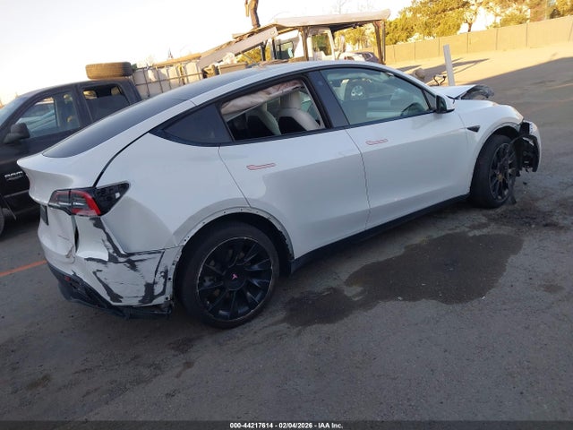 2021 TESLA MODEL Y 5YJYGDEE8MF140248 Photo 3