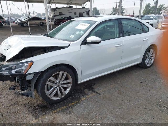 1VWLA7A33KC014503 Volkswagen Passat 2.0t Wolfsburg Edition