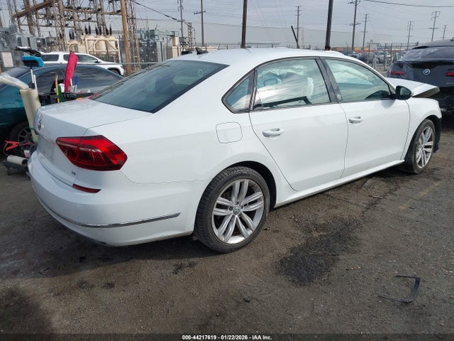 1VWLA7A33KC014503 Volkswagen Passat 2.0t Wolfsburg Edition