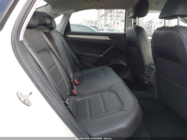 1VWLA7A33KC014503 Volkswagen Passat 2.0t Wolfsburg Edition