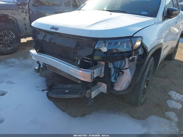 Продажа на аукционе авто 2025 Jeep Compass Latitude 4x4, vin: 3C4NJDBNXST555594, номер лота: 44217637
