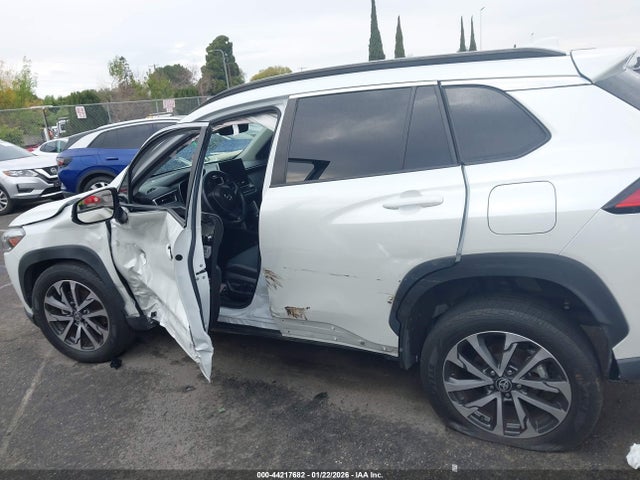 Toyota Corolla Cross Xle 2023 7MUDAAAG7PV069183 Image 14