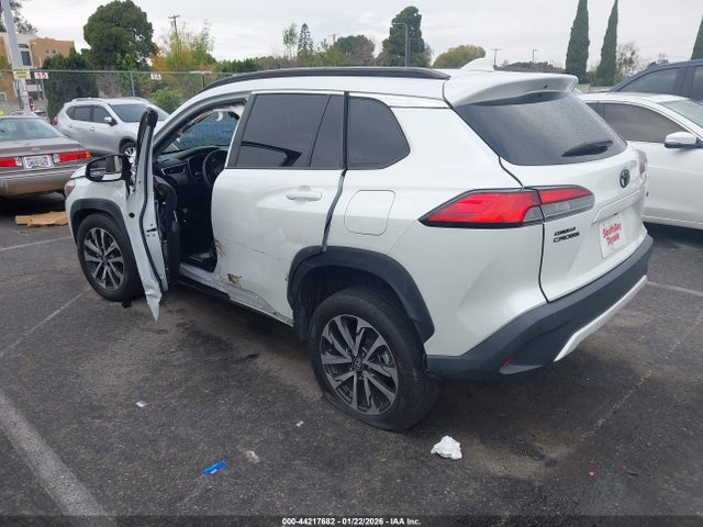 Toyota Corolla Cross Xle 2023 7MUDAAAG7PV069183 Image 3