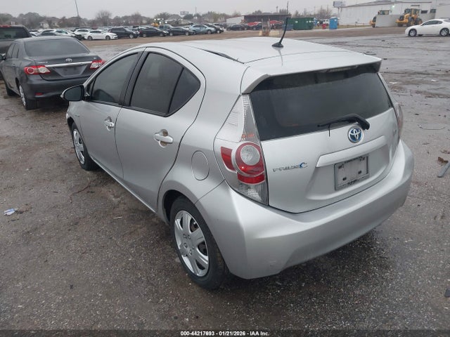 2013 TOYOTA PRIUS C JTDKDTB35D1539302 Photo 2