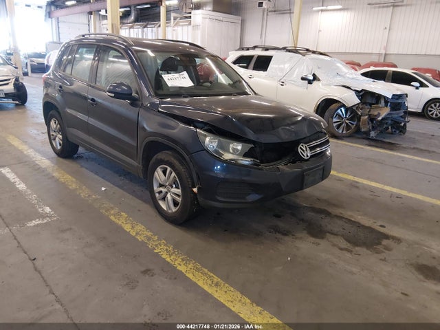 2016 VOLKSWAGEN TIGUAN WVGBV7AX8GW588621