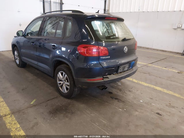 2016 VOLKSWAGEN TIGUAN WVGBV7AX8GW588621 Photo 2