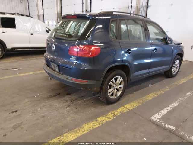 2016 VOLKSWAGEN TIGUAN WVGBV7AX8GW588621 Photo 3